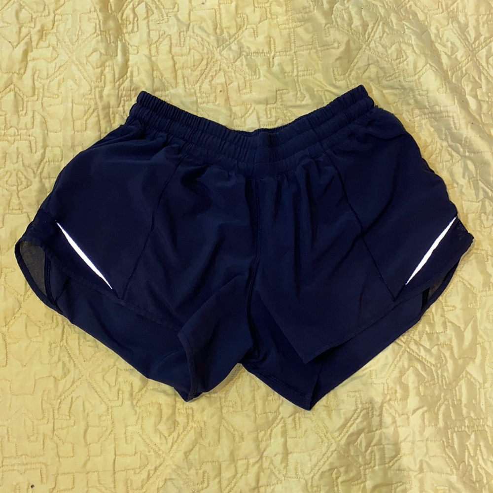 Black Lulu lemon shorts 4”